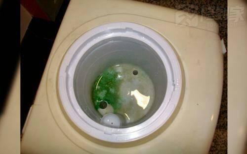 饮水机超过3个月不清洗,会产生大量的细菌和有害物质
