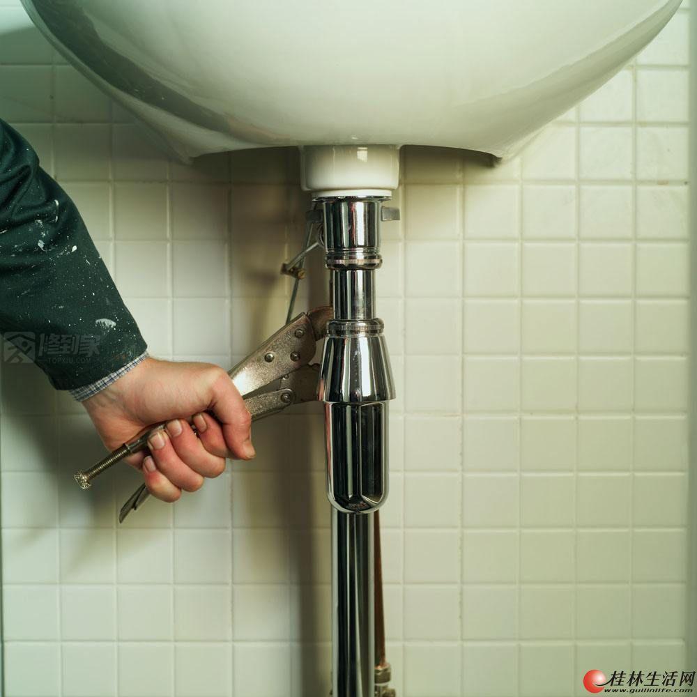 热水器的淋浴水管漏水是什么问题？