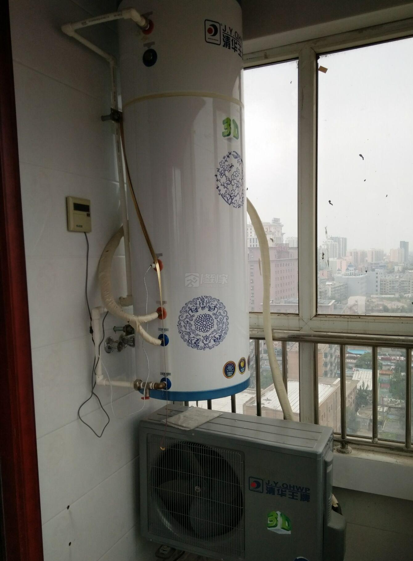 空气能热水器在工作的时候不需要使用到阳光,因此在进行安装的时 
